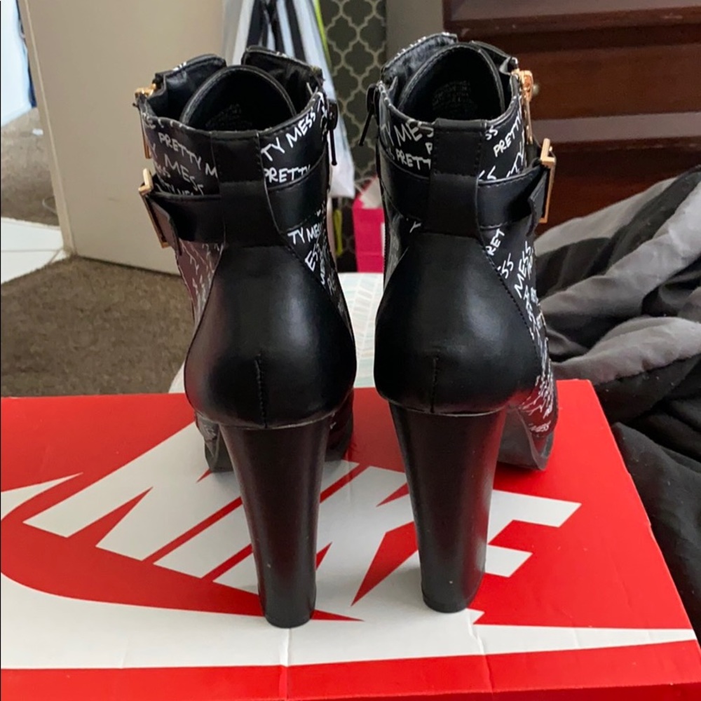 Pretty Mess heels - Picture 2 of 4